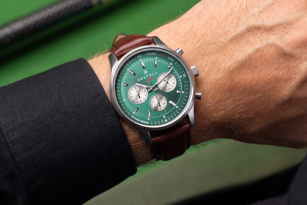 DESTELL Polish Snooker Premium Chronograph Limited Edition na nadgarstku
