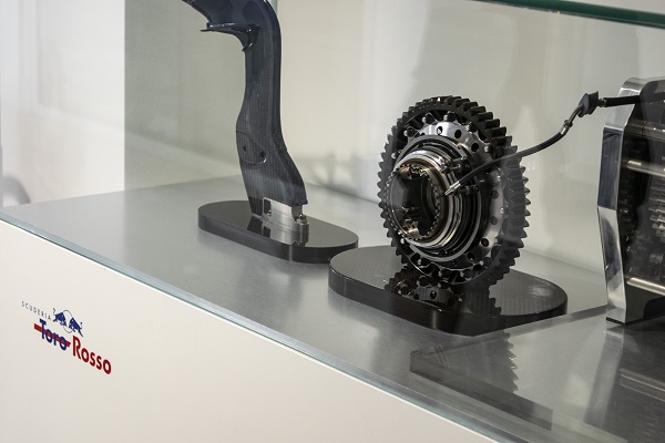 elementy silnika bolidu