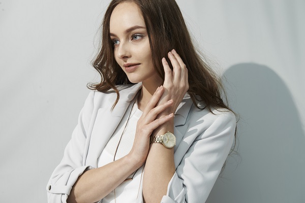 Lorus złoty zegarek na jesień modelka