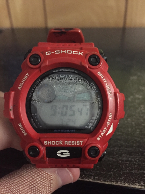 Dlaczego zegarek paruje? G-Shock zaparowane szkiełko