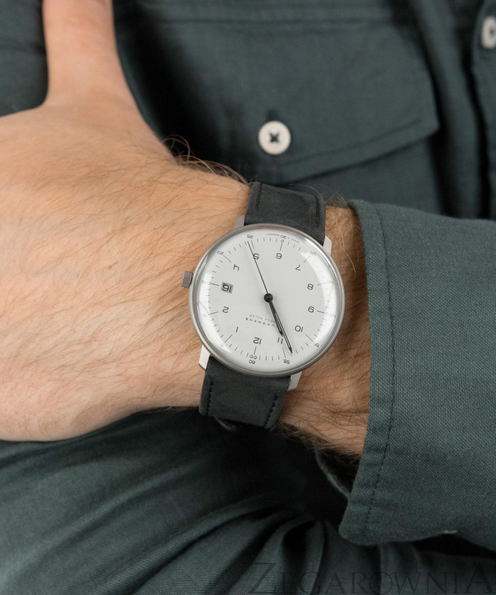 JUNGHANS Orologio Da Uomo 059/2023.02 – Quarzo Radio Controllato Al Titanio, Quadrante Argento, Pelle Grigia