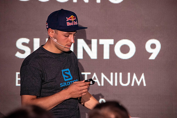 Andrzej Bargiel z zegarkiem Suunto 9