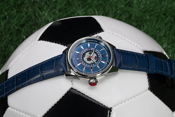 zegarek Szturmanskie Special Edition Football 2432-4571795 na piłce