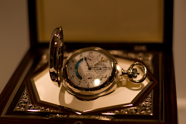 zegarek z dewizką bogaci