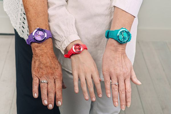 kolorowe zegarki Ice Watch na rękach