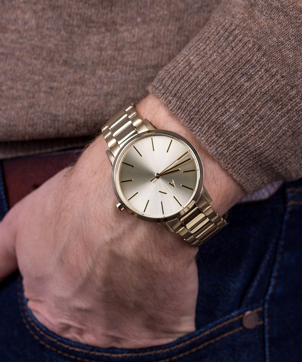 zegarek męski Armani Exchange Cayde AX2707 na ręku