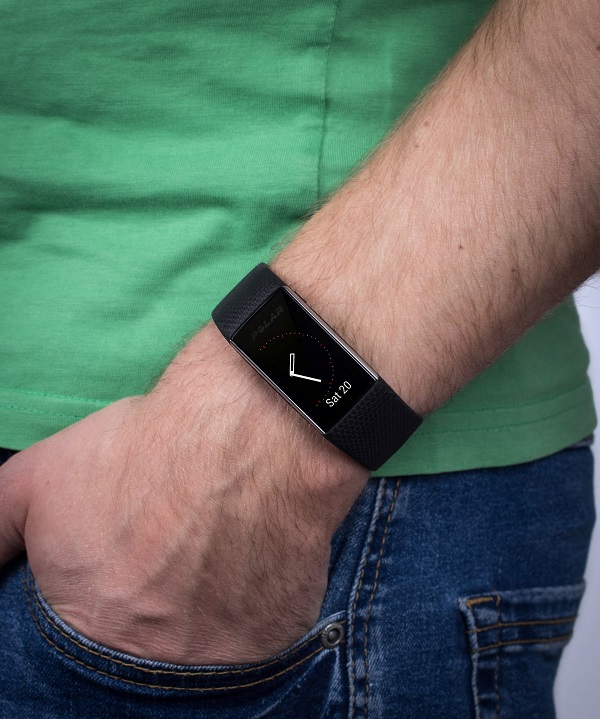 zegarek smartwatch Polar A370 Black m/l a370-czarny-m-l na ręku