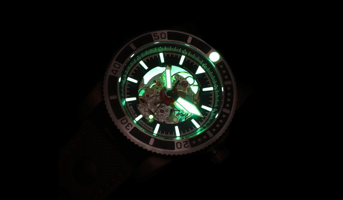 Schaumburg podświetlenie w zegarkach