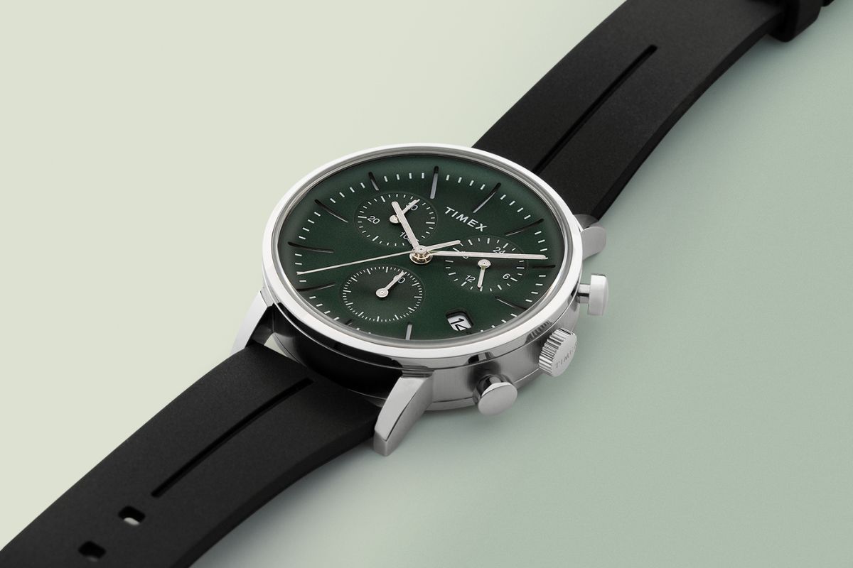 Zegarek męski Timex Midtown Chronograph TW2V70600 na zielonym tle
