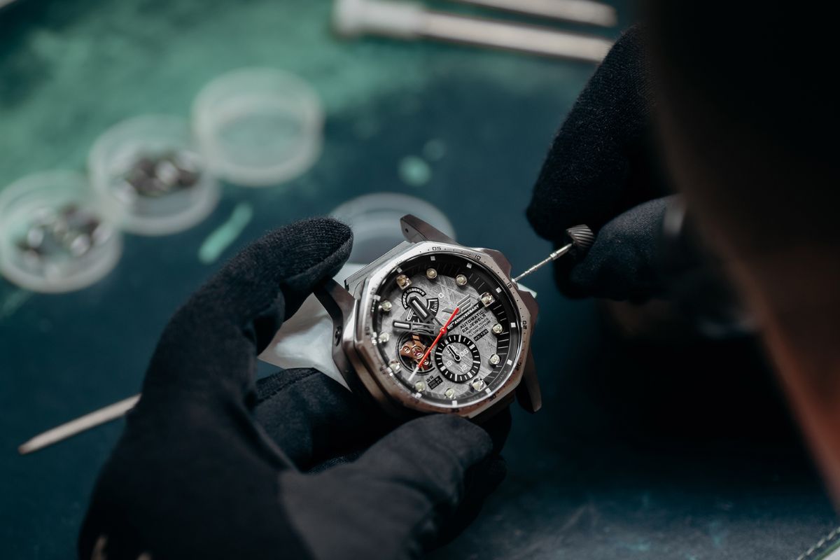 Vostok Europe Atomic Age Automatic VE 20th Anniversary SET Limited Edition  montaż