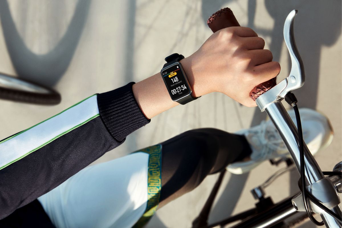 Huawei Fit 2 sportowy zegarek z kwadratową tarczą