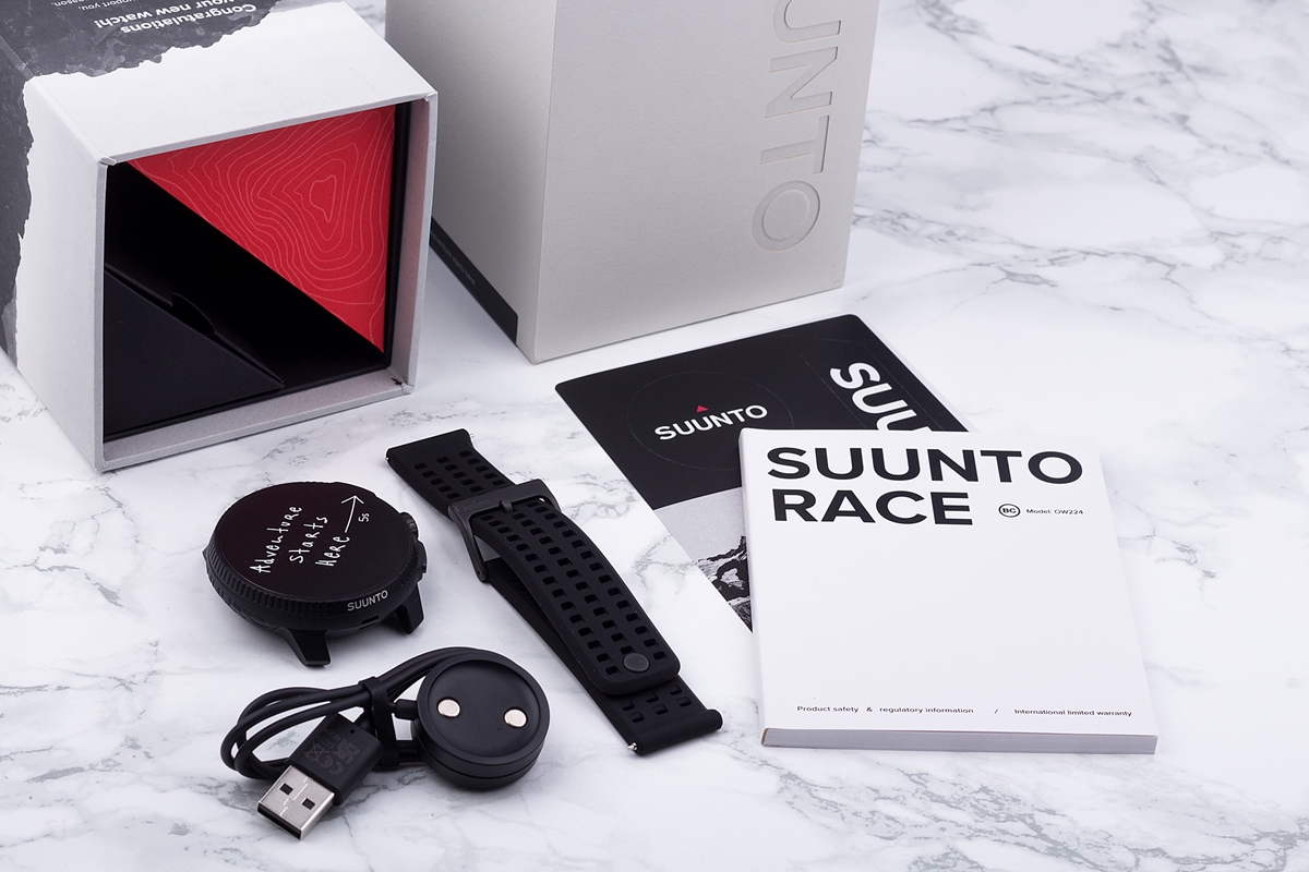 Zegarek sportowy Suunto Race zawartość pudełka