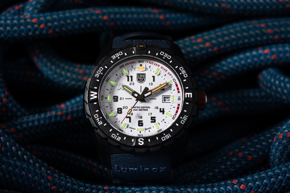 Limitowany zegarek Luminox Bear Grylls z białą tarczą