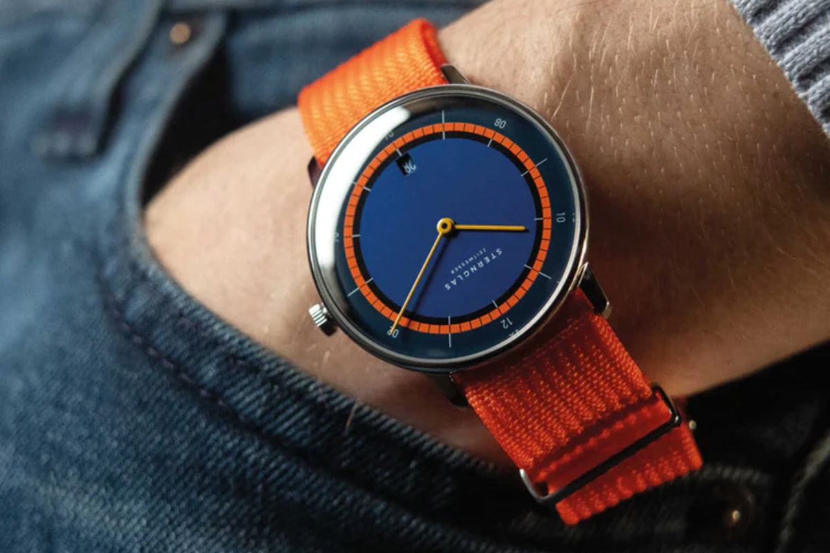 Sternglas Naos Edition Küste Limited z pomaranczowym paskiem na ręku