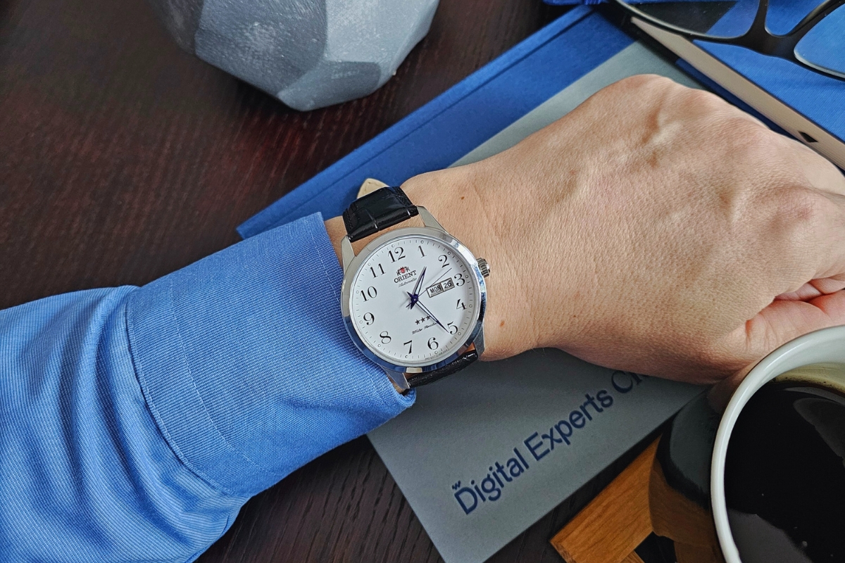 Zegarek Orient Classic Automatic FAB0B004W9 jako idealny towarzysz na co dzień