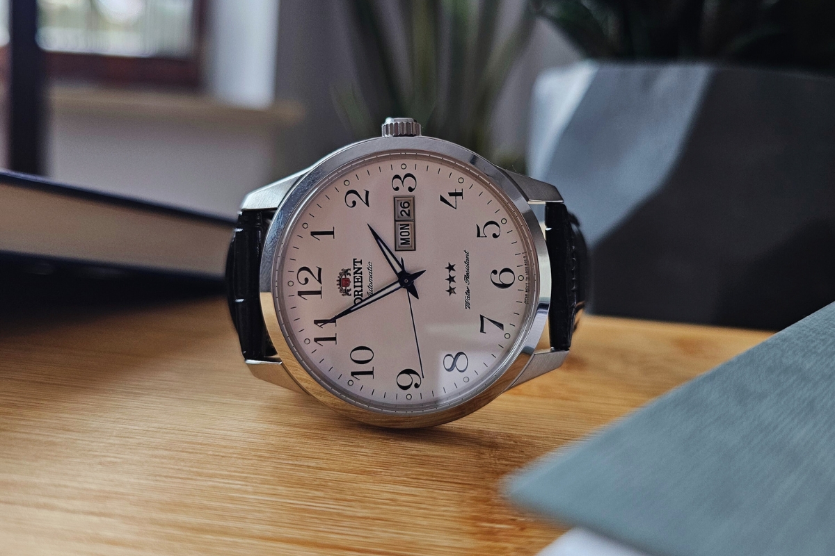 Datownik na tarczy Orient Classic Automatic FAB0B004W9
