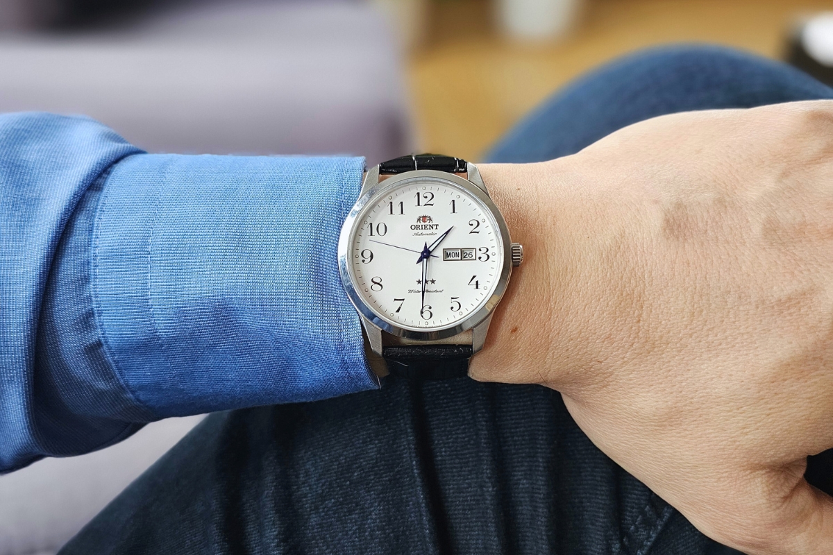 Wskazówki w zegarku Orient Classic Automatic FAB0B004W9