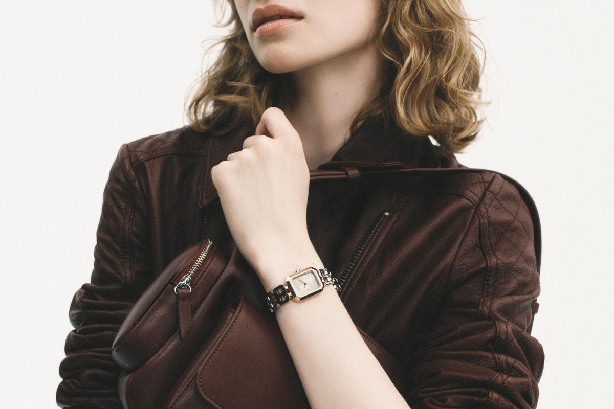 Armani Exchange Faye AX5811