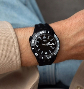 Zegarek Swatch Scubaqua Black Sea Nettle Skeleton