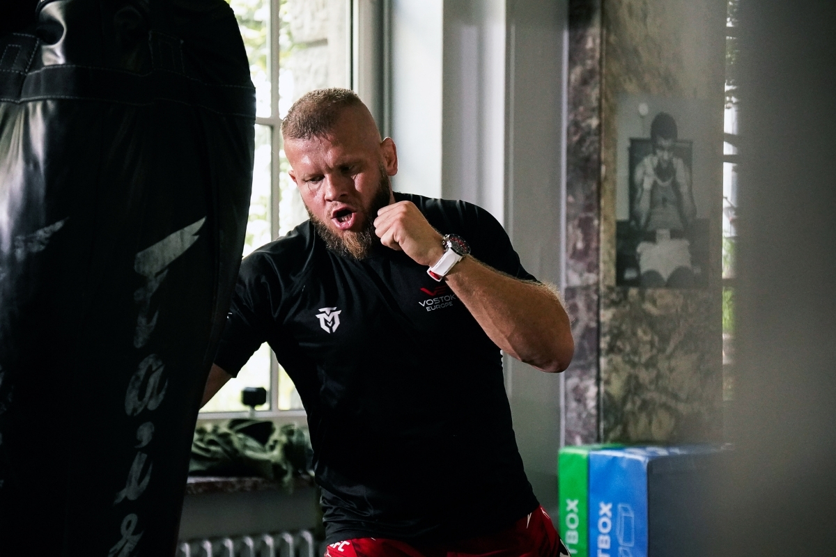 Vostok Europe Batiscafos Marcin Tybura na nadgarstku