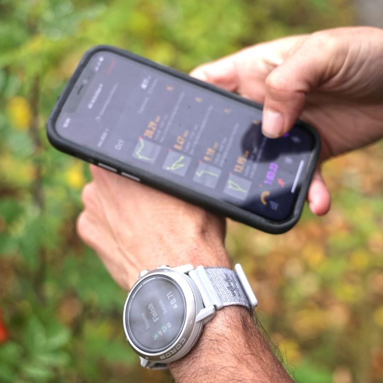 Coros WVTX2S-EAR - Szybka synchronizacja i aktualizacje
