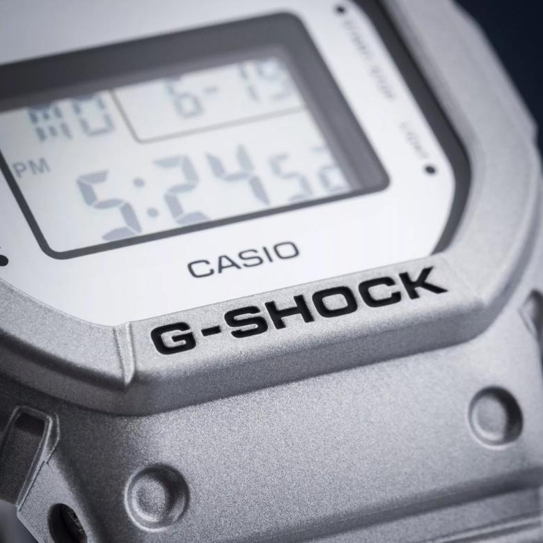 G-SHOCK DW-5600FF-8ER - Szkiełko