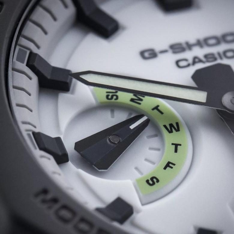 G-SHOCK GA-2100HD-8AER - Szkiełko
