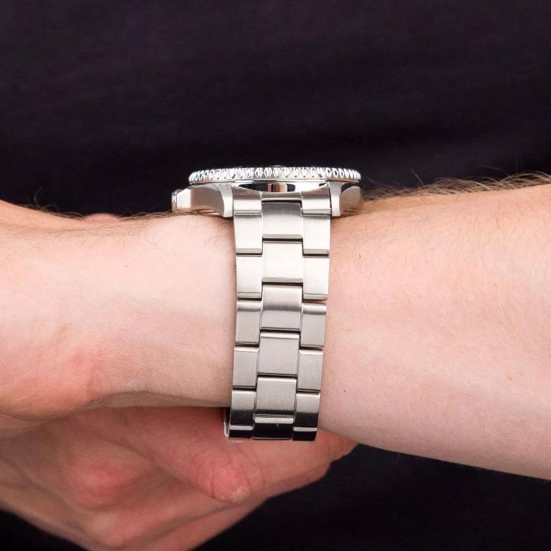 Orient RA-AA0811E19B - Trwałość i elegancja