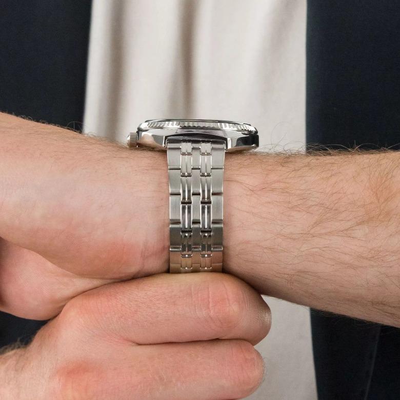Orient RA-AA0E02E19B - Trwałość i elegancja