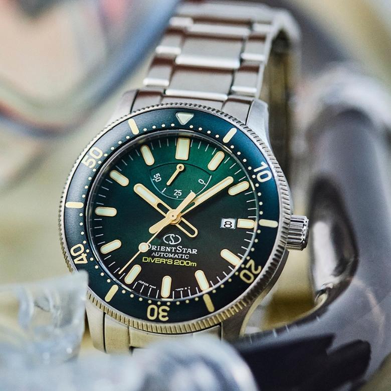 Orient Star RE-AU0702B00B - Funkcjonalność datownika