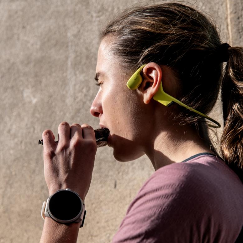 Suunto SS050948000 - Konstrukcja Open-Ear dla pełnej świadomości otoczenia