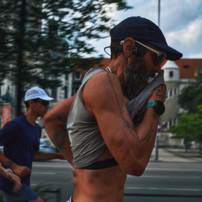 Suunto SS051259000 - Dlaczego warto wybrać słuchawki z przewodnictwem kostnym?