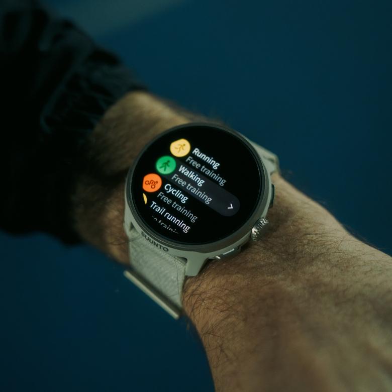 Suunto SS051112000 - Czytelny ekran i intuicyjna obsługa