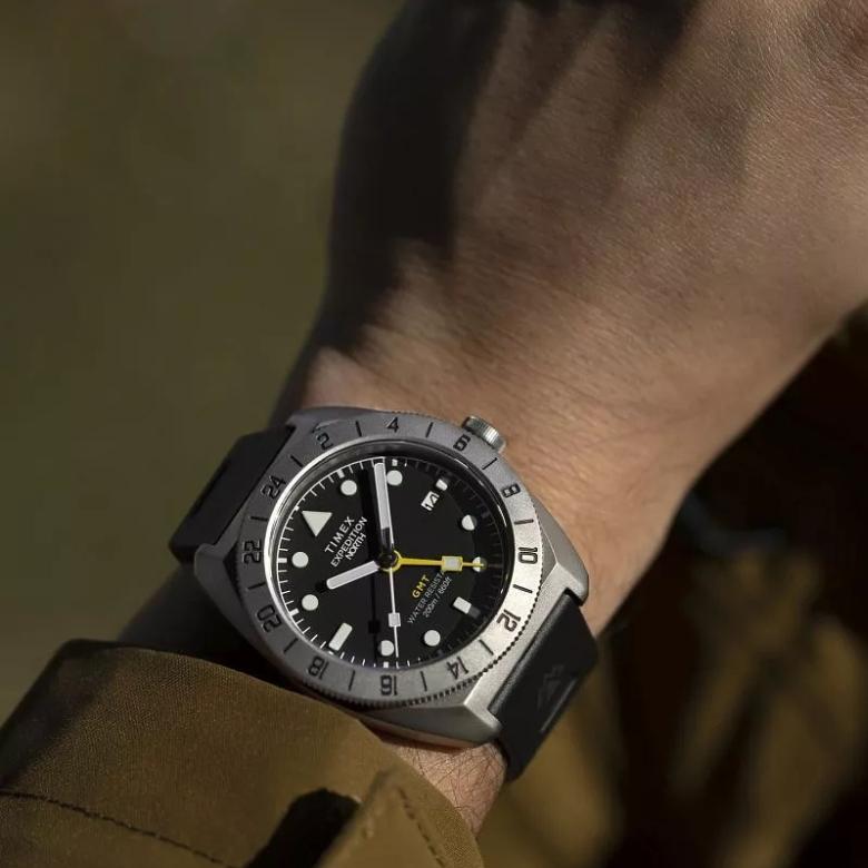 Timex TW2W53000 - Timex Expedition GMT Titanium Automatic