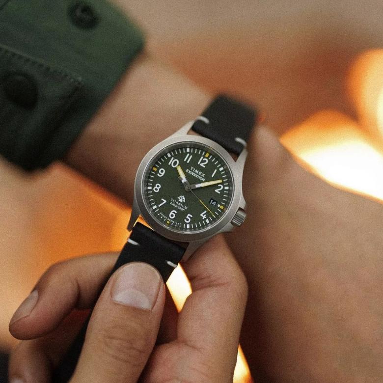 Timex TW2W78100 - Skórzany pasek w zegarkach Timex