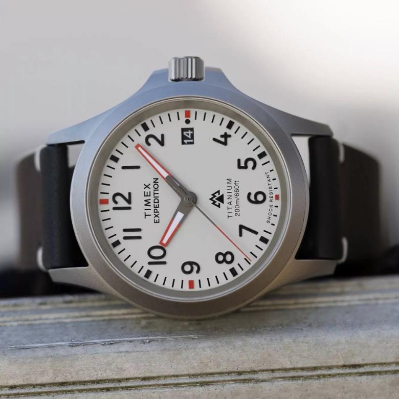 Timex TW2W78200 - Konstrukcja z tytanu