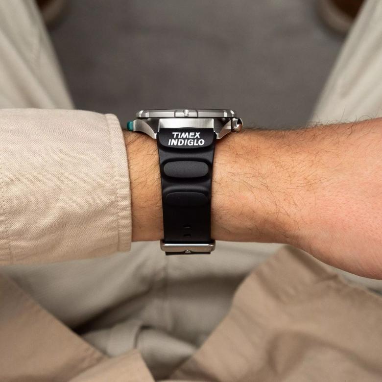 Timex TW2Y05800 - Gumowy pasek w zegarkach Timex