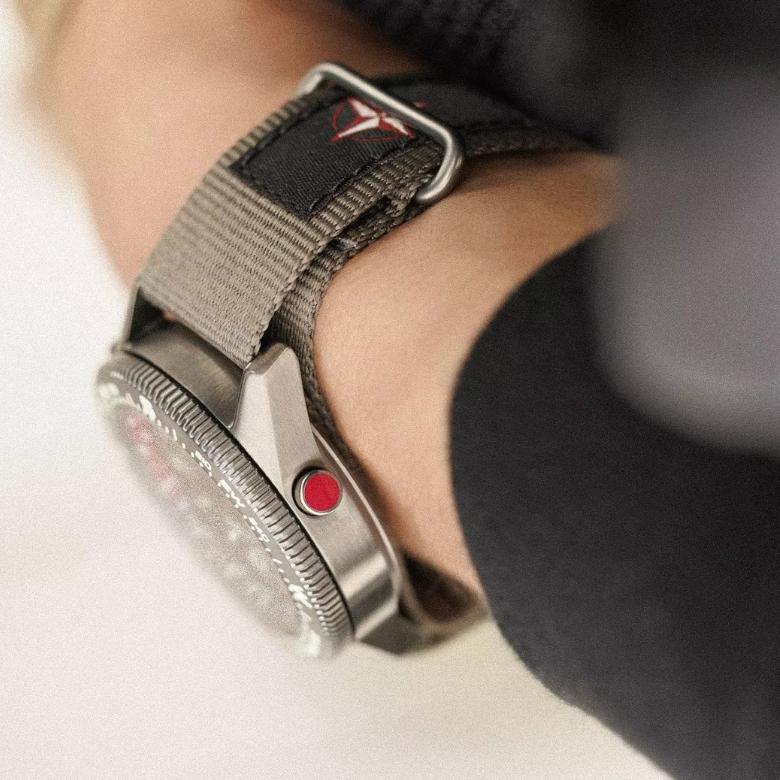Timex TW2W91100 - Materiałowy pasek w zegarkach Timex