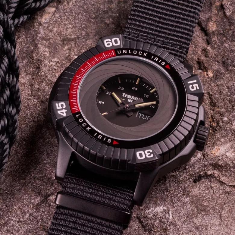Traser TS-111460 (TS-111640) - Traser P99 Iris – zegarek z przysłoną ochronną IRIS