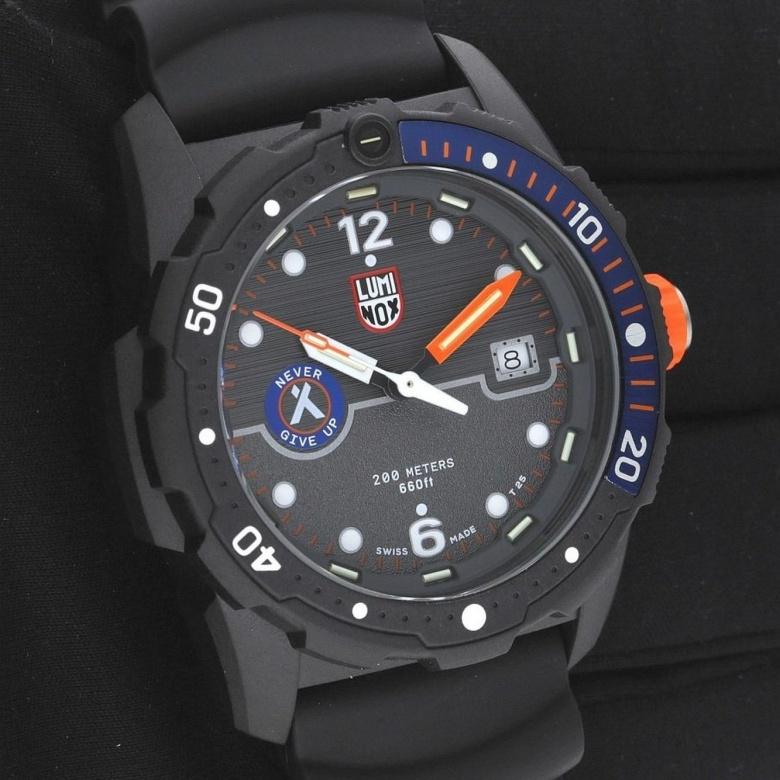 Zegarek Luminox XB.3723 - Tarcza