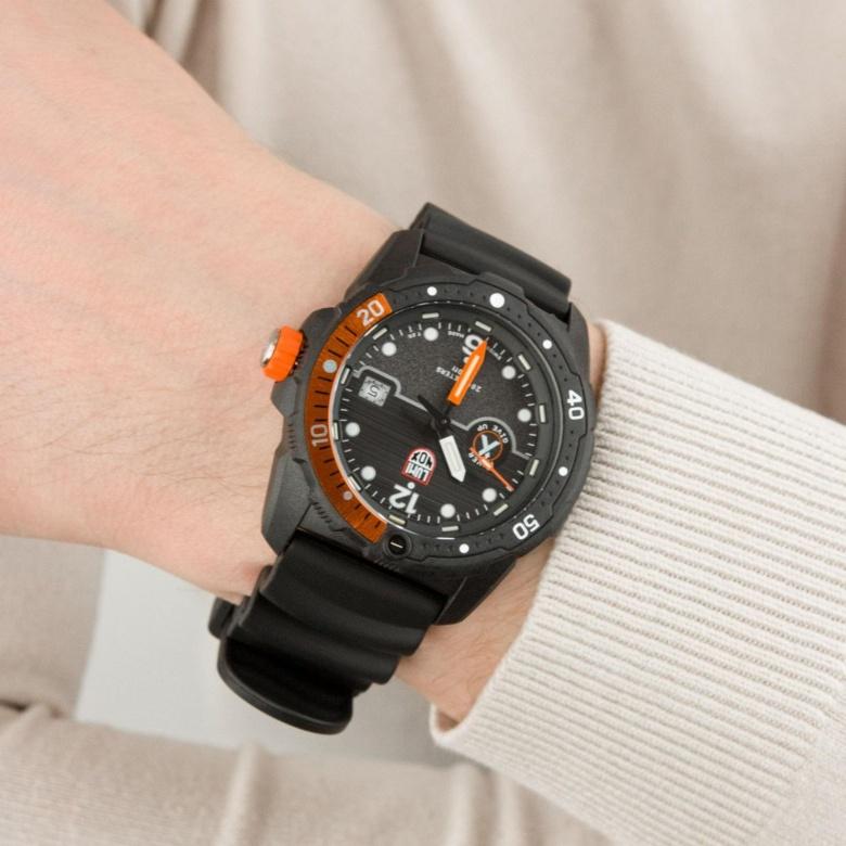 Zegarek Luminox XB.3729 - Tarcza