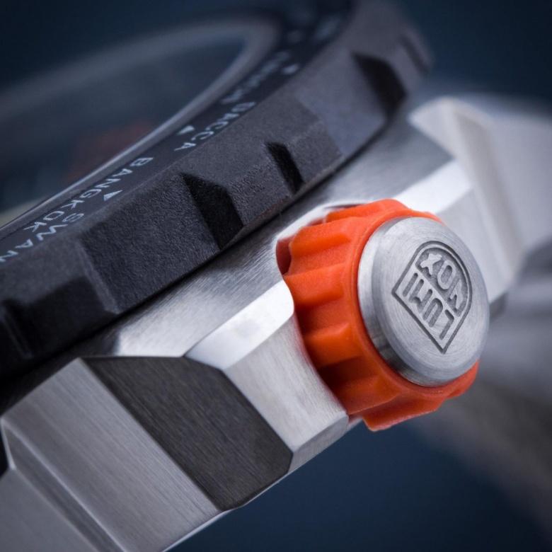 Zegarek Luminox XB.3762 - Koronka