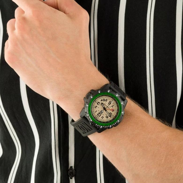 Zegarek Luminox XL.3321 - Tarcza
