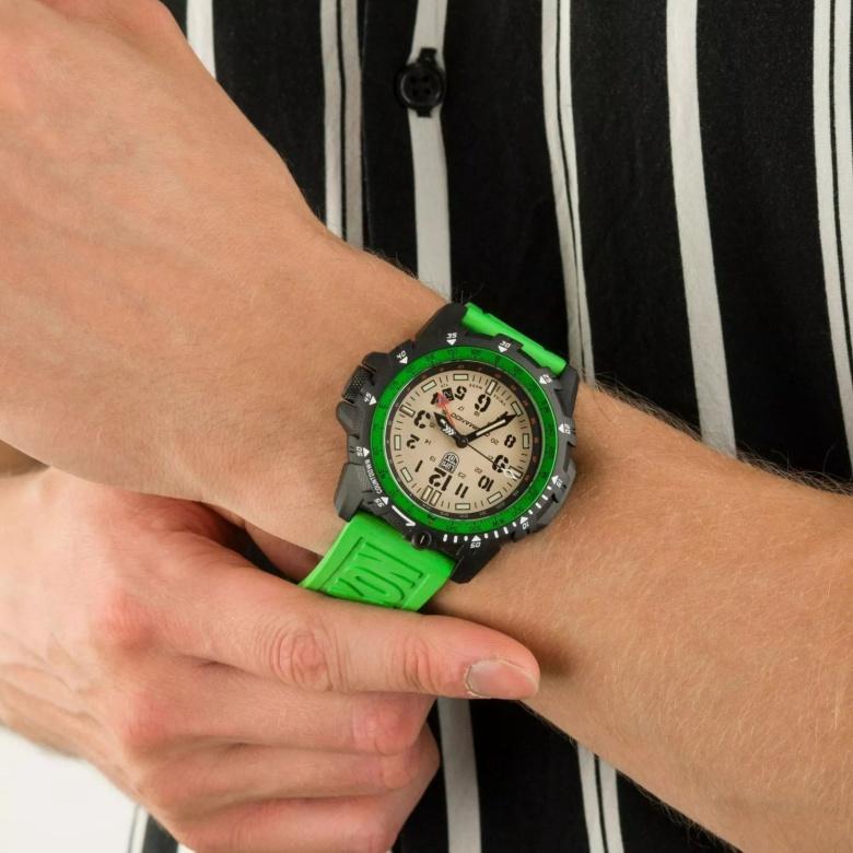 Zegarek Luminox XL.3337 - Tarcza