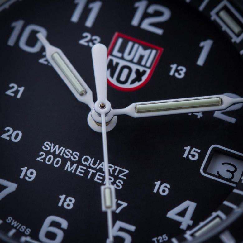 Zegarek Luminox XS.3001.F - Tarcza