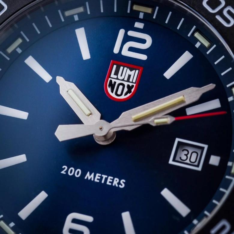 Zegarek Luminox XS.3123.RF - Tarcza