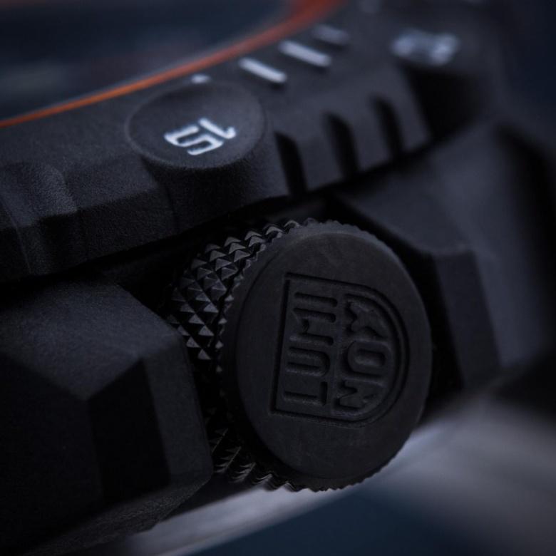 Zegarek Luminox XS.3301 - Koronka