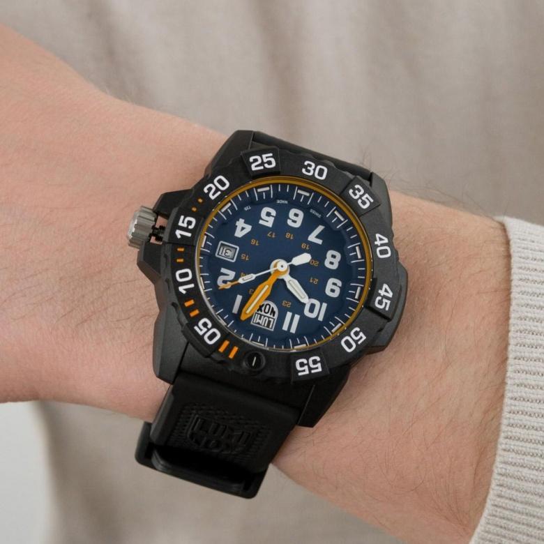 Zegarek Luminox XS.3503.NSF - Bezel
