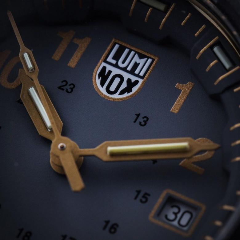 Zegarek Luminox XS.3508.GOLD - Tarcza