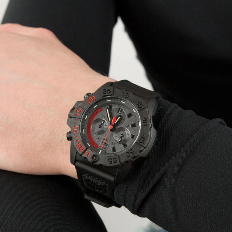Zegarek Luminox XS.3581.EY - Bezel